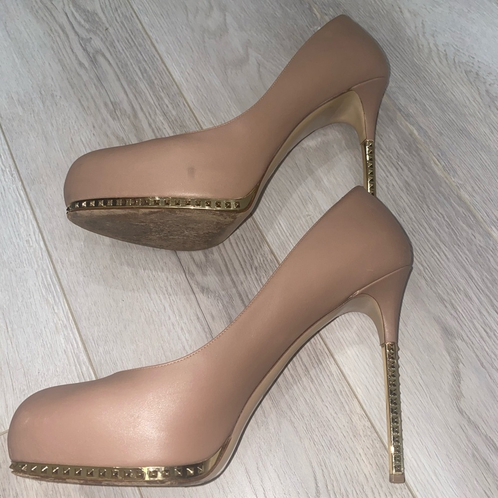 Valentino Nude Leather Studded Round Toe Pumps